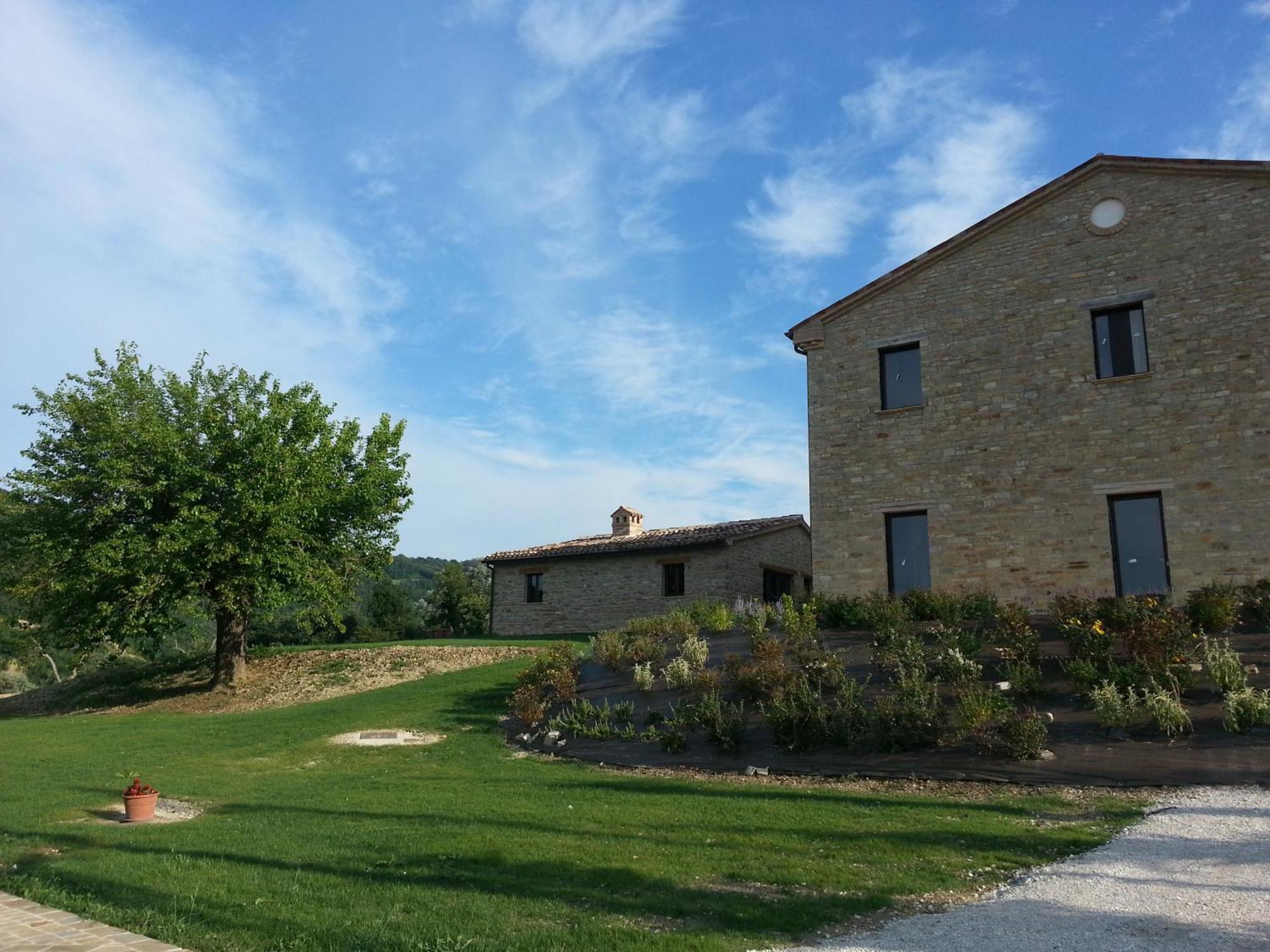 阿米克乡村住宿加早餐旅馆 Serra San Quirico 外观 照片